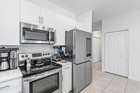 House in Miami, Florida 4 bedrooms, 173.73 sq.m. № 1872152 - photo 12