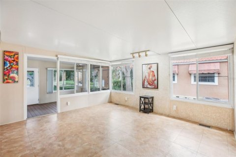 Apartamento en alquiler en Land O' Lakes, Florida, 2 dormitorios, 116.13 m2 № 1791492 - foto 5