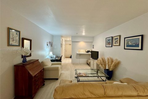 Condo in Coral Gables, Florida № 1984936 - photo 17