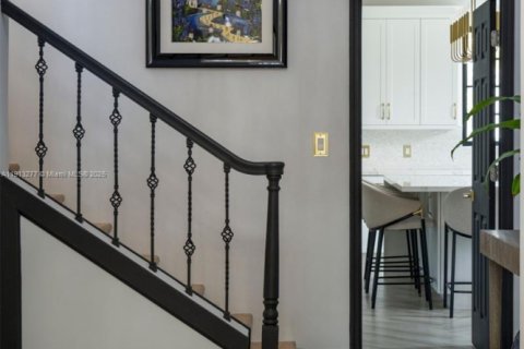 Casa en alquiler en Miami Beach, Florida, 5 dormitorios, 327.2 m2 № 2015653 - foto 19