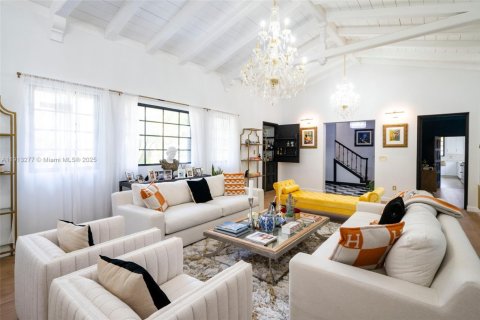 Casa en alquiler en Miami Beach, Florida, 5 dormitorios, 327.2 m2 № 2015653 - foto 6