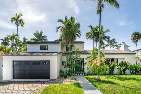 Casa en alquiler en Miami Beach, Florida, 5 dormitorios, 327.2 m2 № 2015653 - foto 2