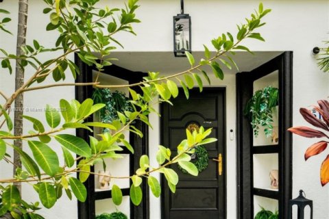 Casa en alquiler en Miami Beach, Florida, 5 dormitorios, 327.2 m2 № 2015653 - foto 4