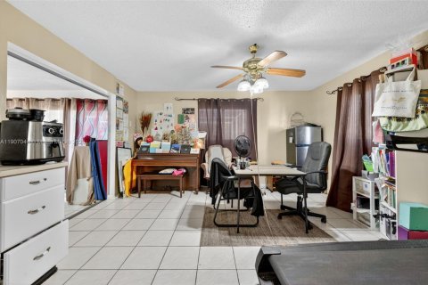 House in Margate, Florida 3 bedrooms, 170.38 sq.m. № 1963483 - photo 14