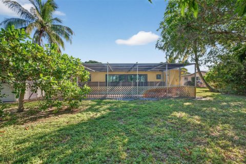 House in Margate, Florida 3 bedrooms, 170.38 sq.m. № 1963483 - photo 27