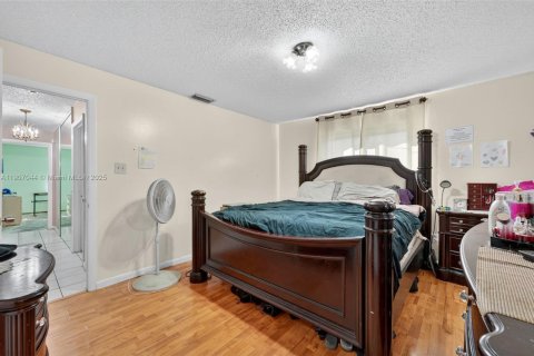 House in Margate, Florida 3 bedrooms, 170.38 sq.m. № 1963483 - photo 21