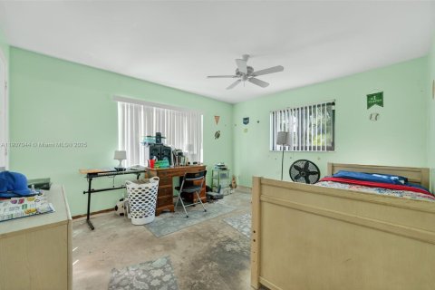 House in Margate, Florida 3 bedrooms, 170.38 sq.m. № 1963483 - photo 18