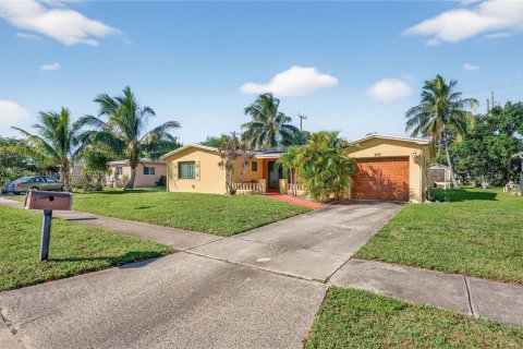 House in Margate, Florida 3 bedrooms, 170.38 sq.m. № 1963483 - photo 1