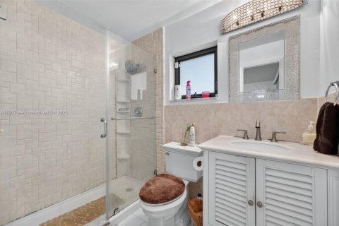 House in Margate, Florida 3 bedrooms, 170.38 sq.m. № 1963483 - photo 22