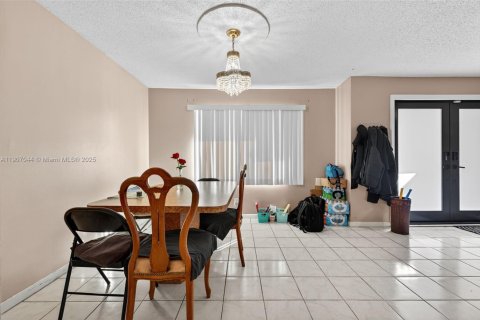 House in Margate, Florida 3 bedrooms, 170.38 sq.m. № 1963483 - photo 9