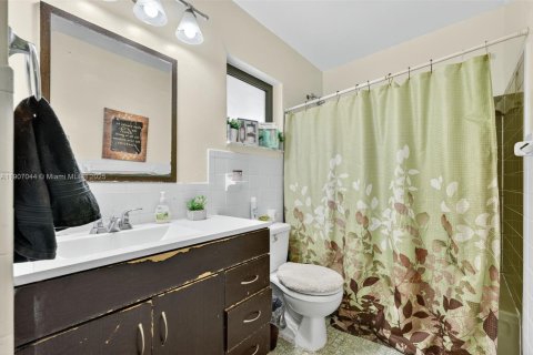 House in Margate, Florida 3 bedrooms, 170.38 sq.m. № 1963483 - photo 19