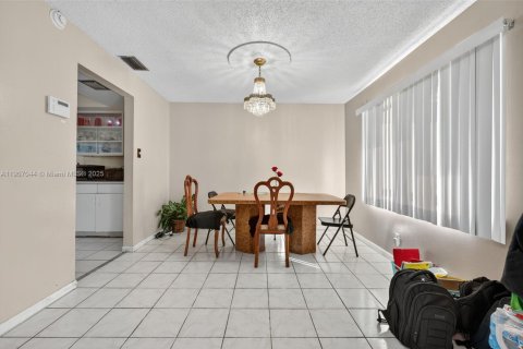 House in Margate, Florida 3 bedrooms, 170.38 sq.m. № 1963483 - photo 8