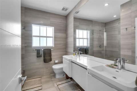 Villa ou maison à vendre à Miami Beach, Floride: 4 chambres, 316.43 m2 № 2045412 - photo 24