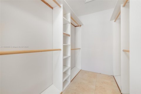 House in Miami, Florida 3 bedrooms, 162.86 sq.m. № 1794624 - photo 15