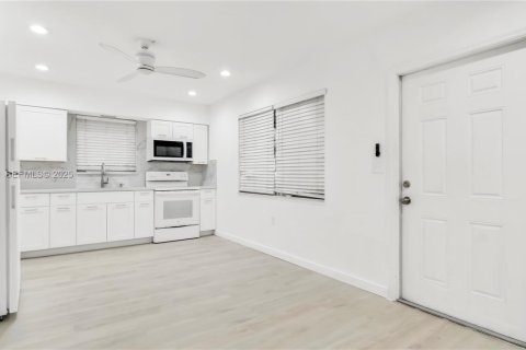 Commercial property in Hollywood, Florida 147.99 sq.m. № 1992439 - photo 11