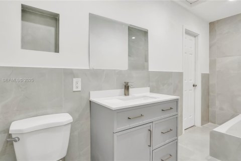 Commercial property in Hollywood, Florida 147.99 sq.m. № 1992439 - photo 16