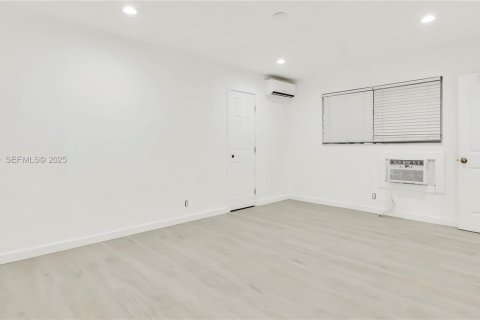 Commercial property in Hollywood, Florida 147.99 sq.m. № 1992439 - photo 15