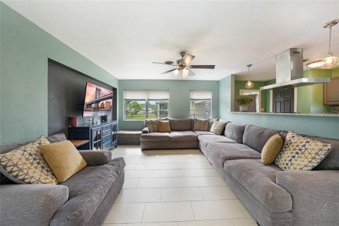 House in Port Charlotte, Florida 3 bedrooms, 122.63 sq.m. № 1808054 - photo 10
