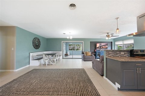 House in Port Charlotte, Florida 3 bedrooms, 122.63 sq.m. № 1808054 - photo 3