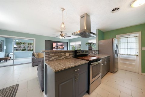 House in Port Charlotte, Florida 3 bedrooms, 122.63 sq.m. № 1808054 - photo 6