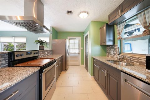 House in Port Charlotte, Florida 3 bedrooms, 122.63 sq.m. № 1808054 - photo 7