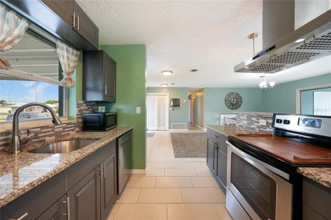House in Port Charlotte, Florida 3 bedrooms, 122.63 sq.m. № 1808054 - photo 8