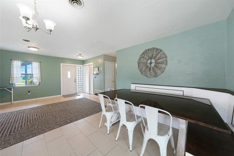 House in Port Charlotte, Florida 3 bedrooms, 122.63 sq.m. № 1808054 - photo 4