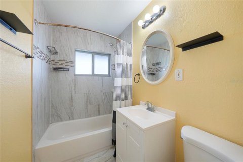 House in Port Charlotte, Florida 3 bedrooms, 122.63 sq.m. № 1808054 - photo 19