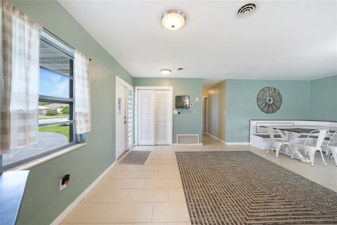 House in Port Charlotte, Florida 3 bedrooms, 122.63 sq.m. № 1808054 - photo 2