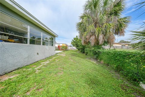 House in Port Charlotte, Florida 3 bedrooms, 122.63 sq.m. № 1808054 - photo 28