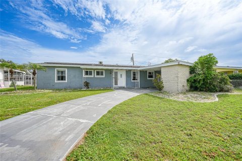 House in Port Charlotte, Florida 3 bedrooms, 122.63 sq.m. № 1808054 - photo 1