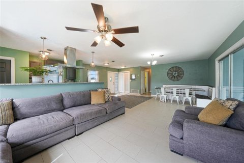 House in Port Charlotte, Florida 3 bedrooms, 122.63 sq.m. № 1808054 - photo 12
