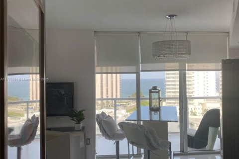 Condo in Miami Beach, Florida, 1 bedroom № 2077001