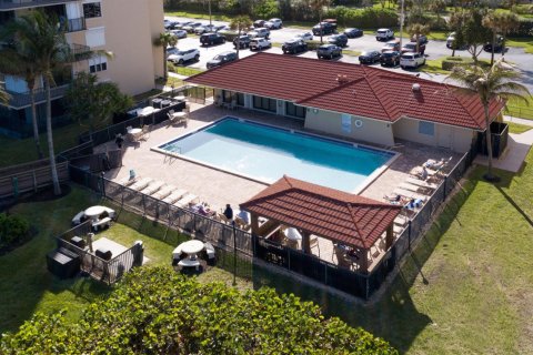 Copropriété à vendre à Hutchinson Island South, Floride: 2 chambres, 97.83 m2 № 878714 - photo 1