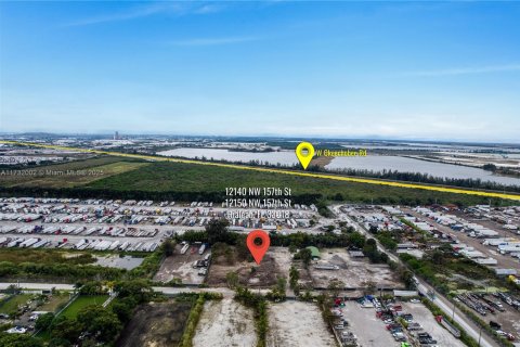 Commercial property in Hialeah, Florida № 1811720 - photo 13