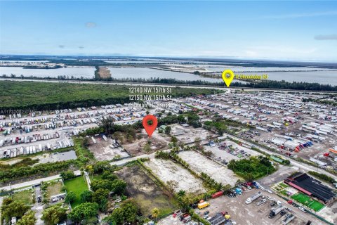 Commercial property in Hialeah, Florida № 1811720 - photo 17