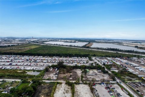Commercial property in Hialeah, Florida № 1811720 - photo 14