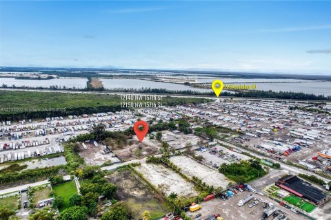 Commercial property in Hialeah, Florida № 1811720 - photo 15