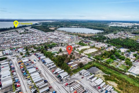 Commercial property in Hialeah, Florida № 1811720 - photo 25