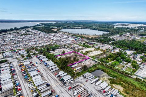 Commercial property in Hialeah, Florida № 1811720 - photo 27