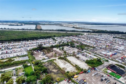 Commercial property in Hialeah, Florida № 1811720 - photo 18