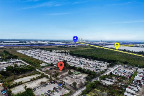 Commercial property in Hialeah, Florida № 1811720 - photo 11