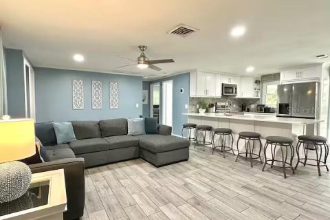 Villa ou maison à vendre à Largo, Floride: 3 chambres, 96.34 m2 № 2398769 - photo 2