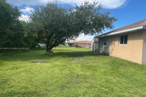 House in Cape Coral, Florida 3 bedrooms № 1890498 - photo 16