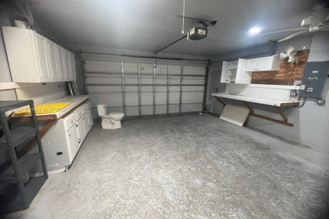House in Cape Coral, Florida 3 bedrooms № 1890498 - photo 13