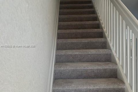 Adosado en alquiler en Florida City, Florida, 4 dormitorios, 151.71 m2 № 1823912 - foto 2