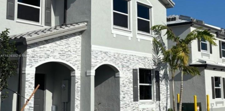 Adosado en Florida City, Florida 4 dormitorios, 151.71 m2 № 1823912