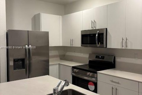 Adosado en alquiler en Florida City, Florida, 4 dormitorios, 151.71 m2 № 1823912 - foto 8