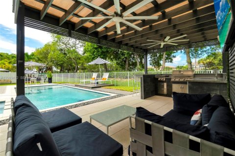 Villa ou maison à vendre à Miramar, Floride: 4 chambres, 251.49 m2 № 2266230 - photo 14