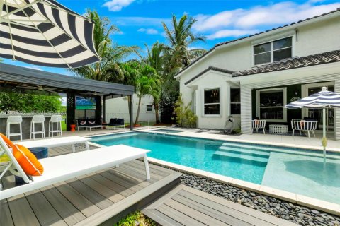 Villa ou maison à vendre à Miramar, Floride: 4 chambres, 251.49 m2 № 2266230 - photo 6